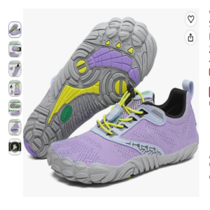 Saguaro barefoot zapatillas de trail minimalistas y zapatos de agua Saguaro barefoot zapatillas de trail de color lilas mostrando el lateral y el diseño de la suela flexible gris con morado