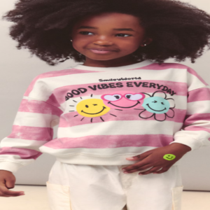 Sudadera de niña con estampado posicional rosa Sudadera de niña con estampado posicional rosa